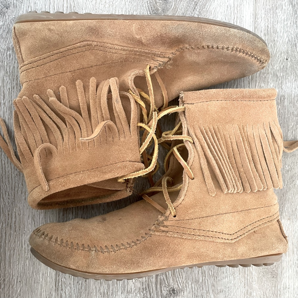 Minnetonka Tramper Boots Fringed Suede